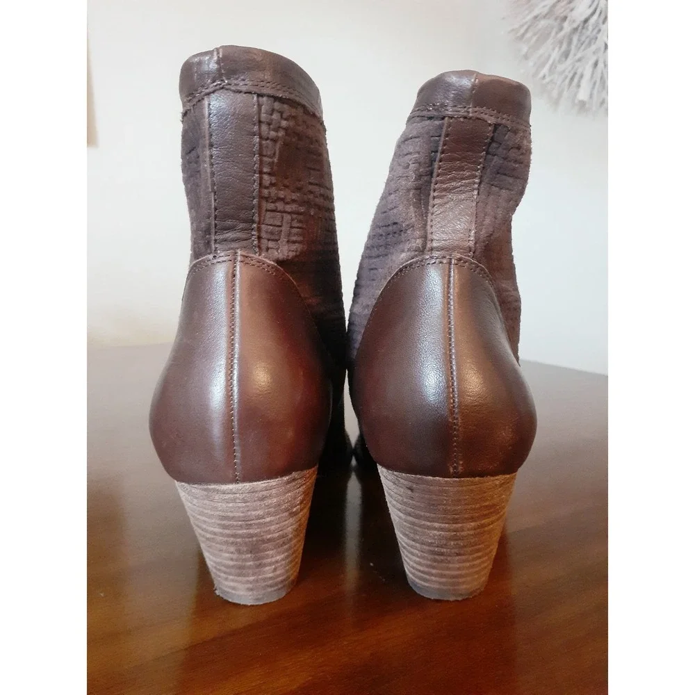 Corso Como Brown‎ Leather Ankle Boots Womens Sz 8.5 Pull-On Block Heel Woven